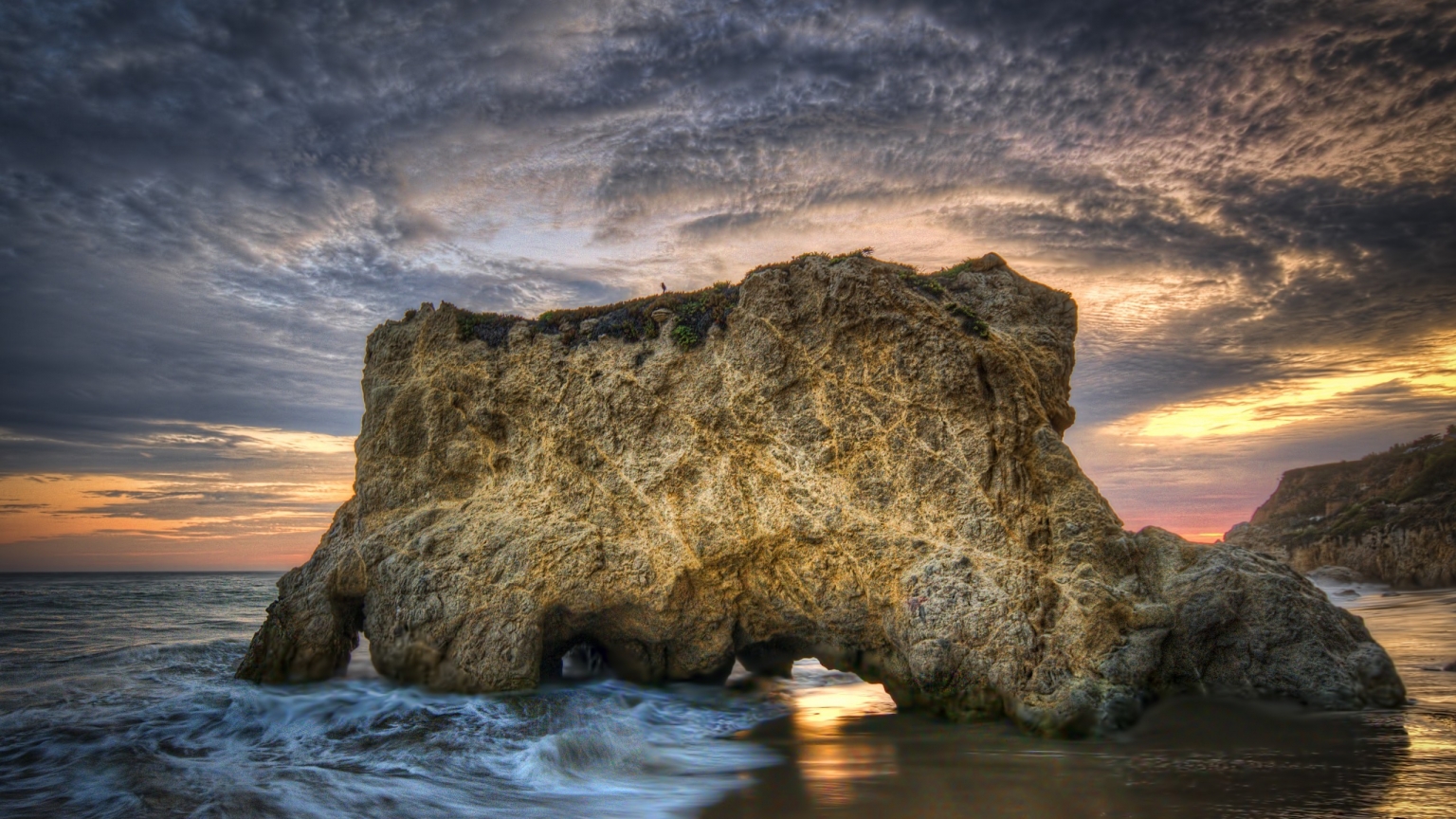 HDR Sea Rock for 1536 x 864 HDTV resolution
