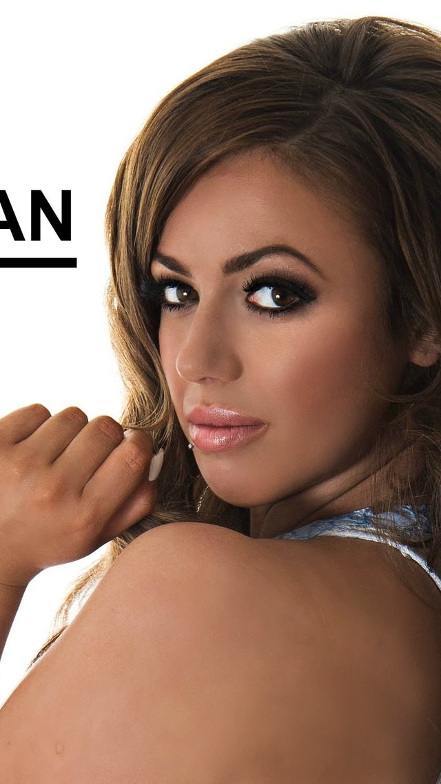 Holly Hagan Look for 640 x 1136 iPhone 5 resolution