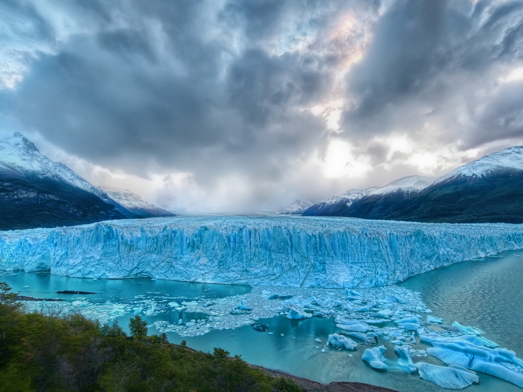 Huge Glaciar for 1024 x 768 resolution