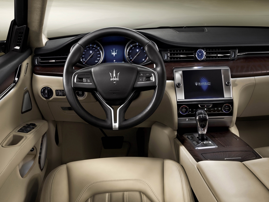 Interior of Maserati Quattroporte for 1024 x 768 resolution
