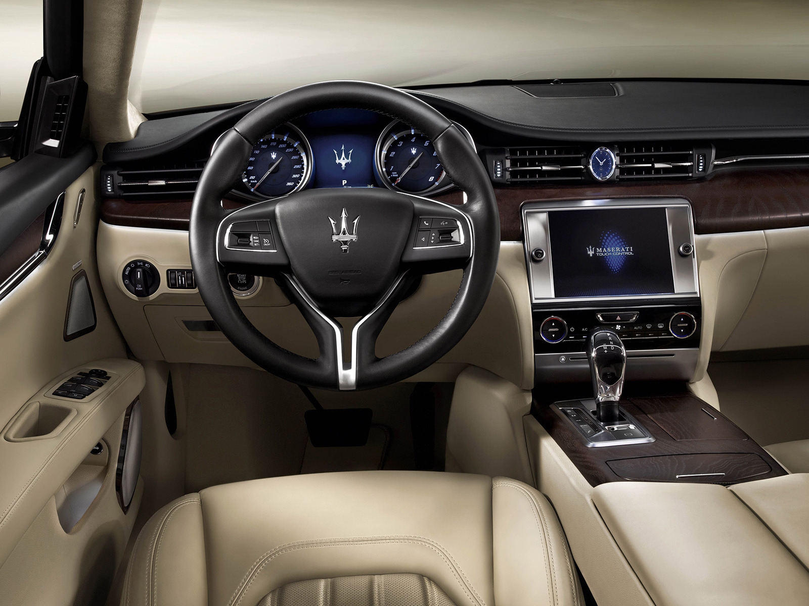 Interior of Maserati Quattroporte for 1600 x 1200 resolution