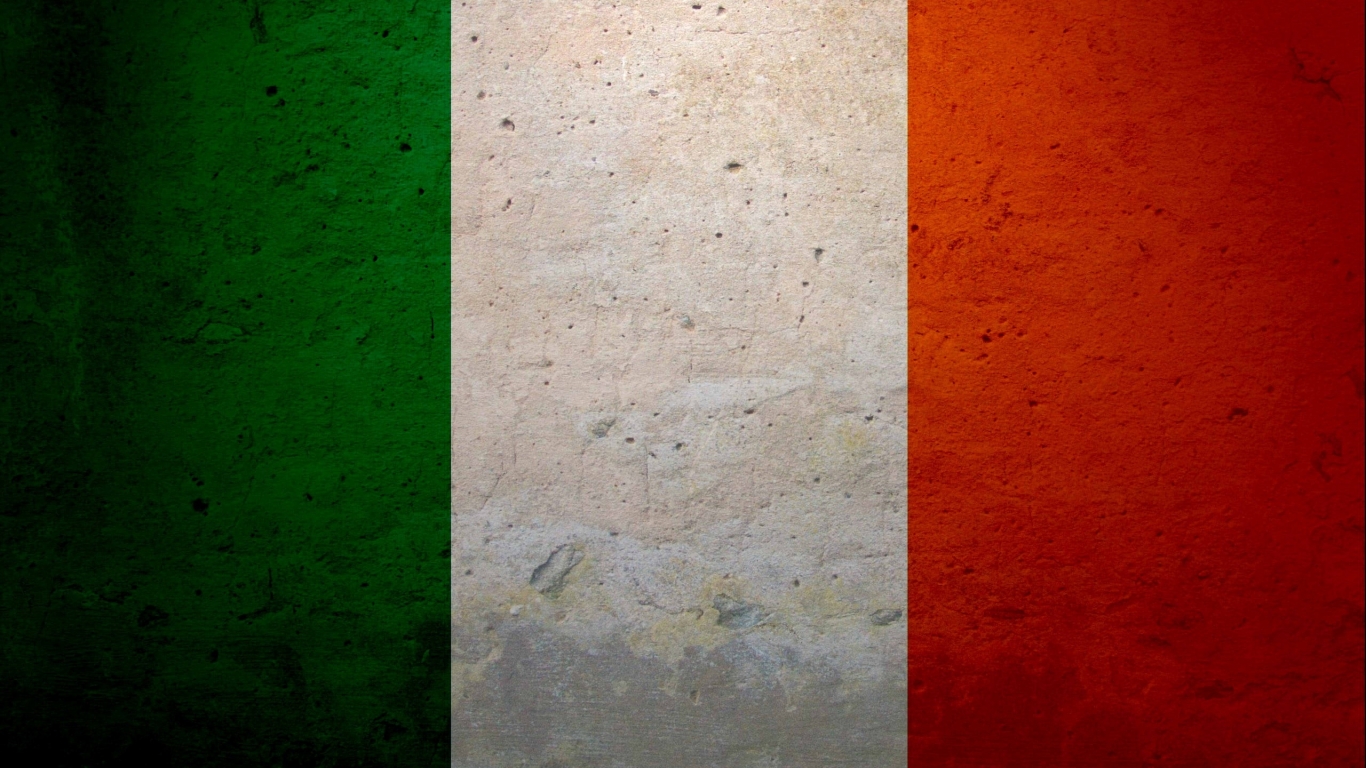 Italy Grunge Flag for 1366 x 768 HDTV resolution