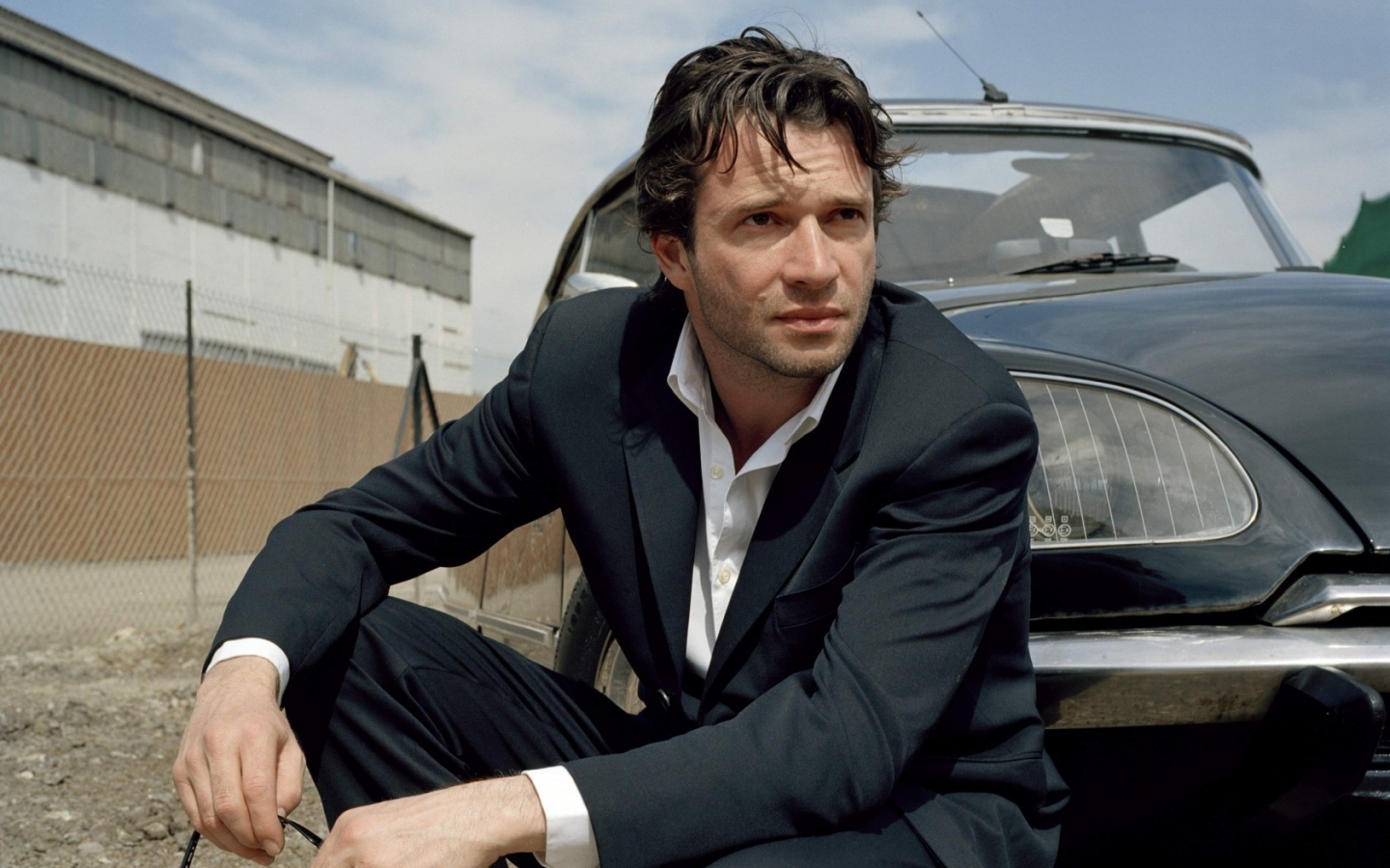 James Purefoy in a Black Suit for 1440 x 900 widescreen resolution