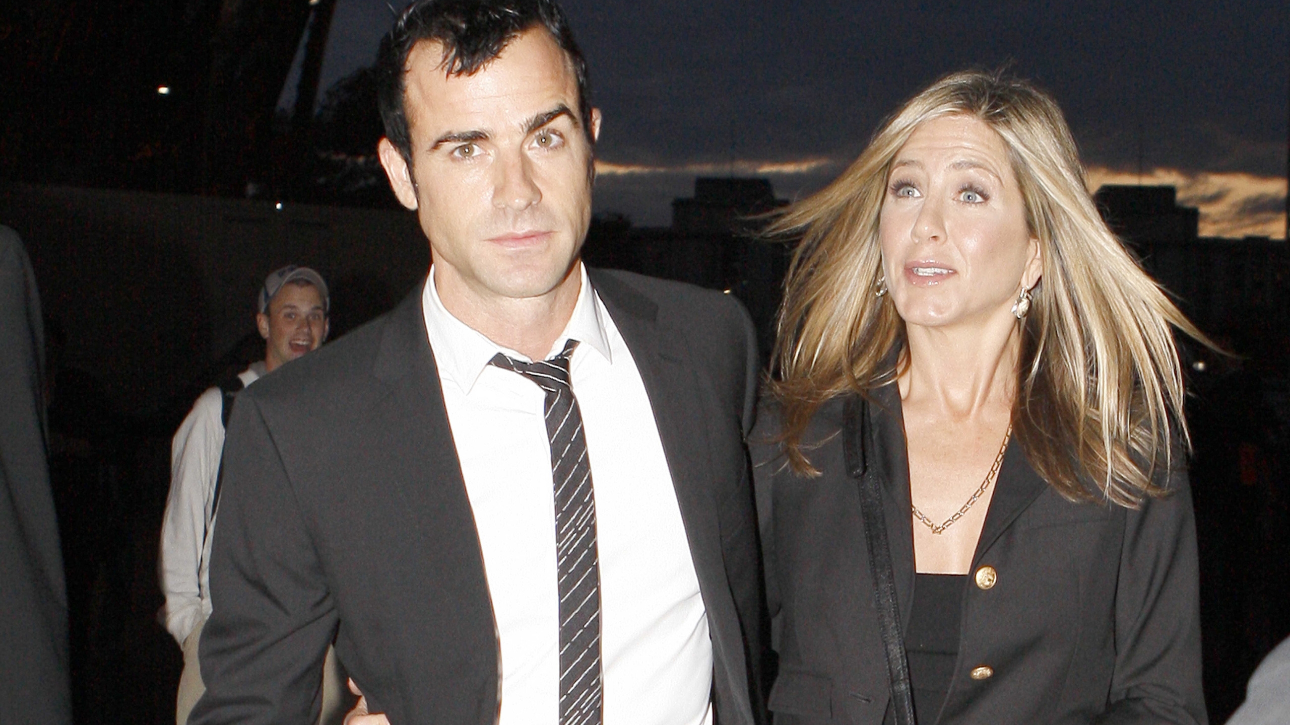 Jennifer Aniston and Justin Theroux for 2560x1440 HDTV resolution