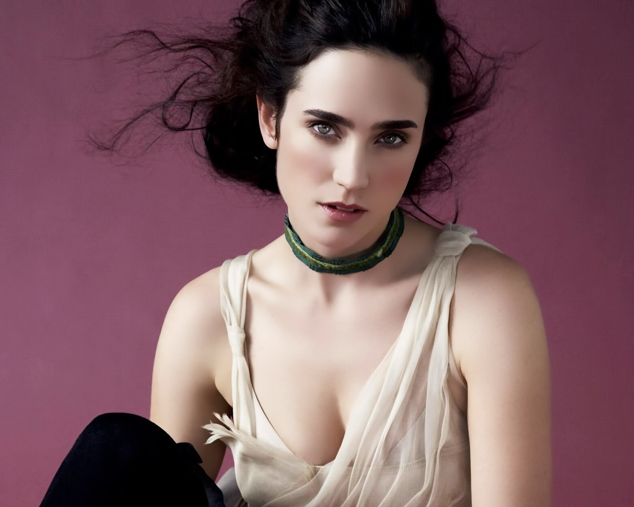 Jennifer Connelly Thinking for 1280 x 1024 resolution