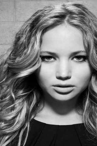 Jennifer Lawrence Pose for 320 x 480 iPhone resolution