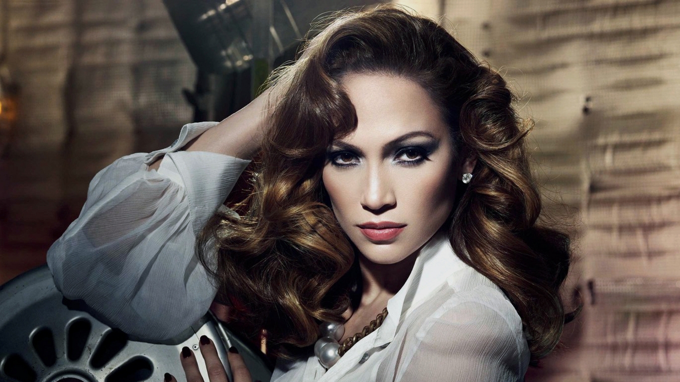 Jennifer Lopez Gorgeous for 1366 x 768 HDTV resolution