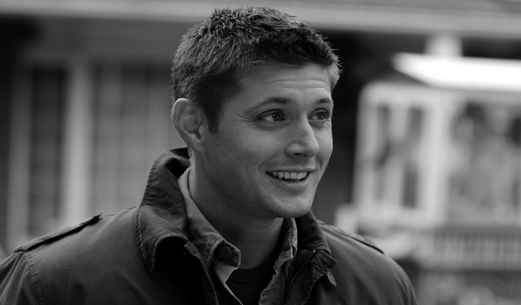 Jensen Ackles Black And White for 1024 x 600 widescreen resolution