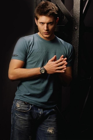 Jensen Ackles Sport for 320 x 480 iPhone resolution