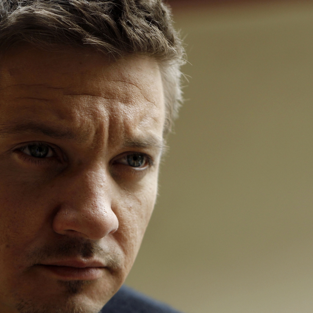 Jeremy Renner Close Up for 1024 x 1024 iPad resolution