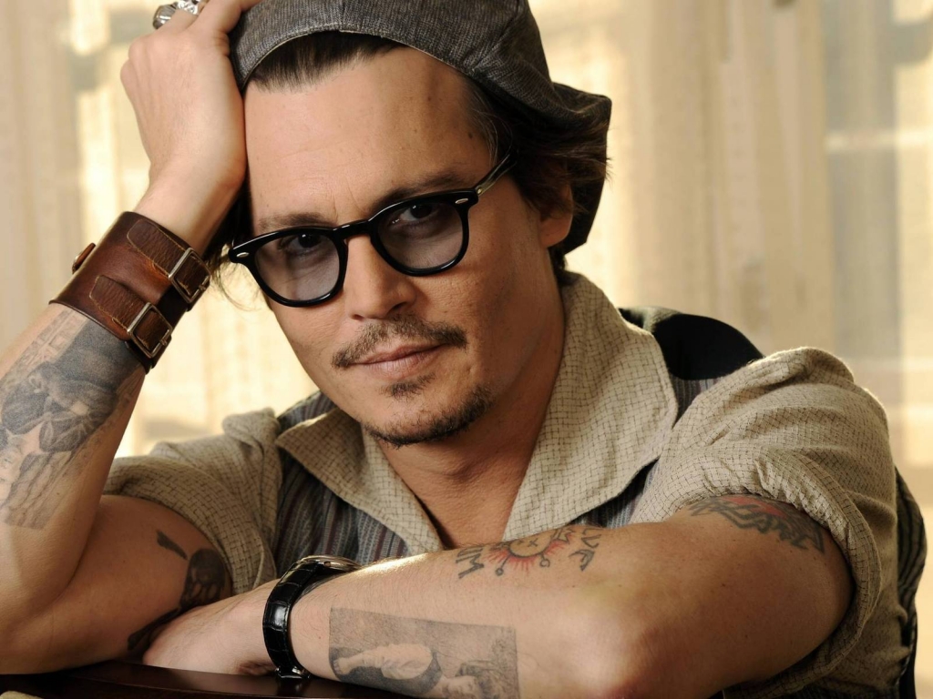 Johnny Depp Pose for 1024 x 768 resolution