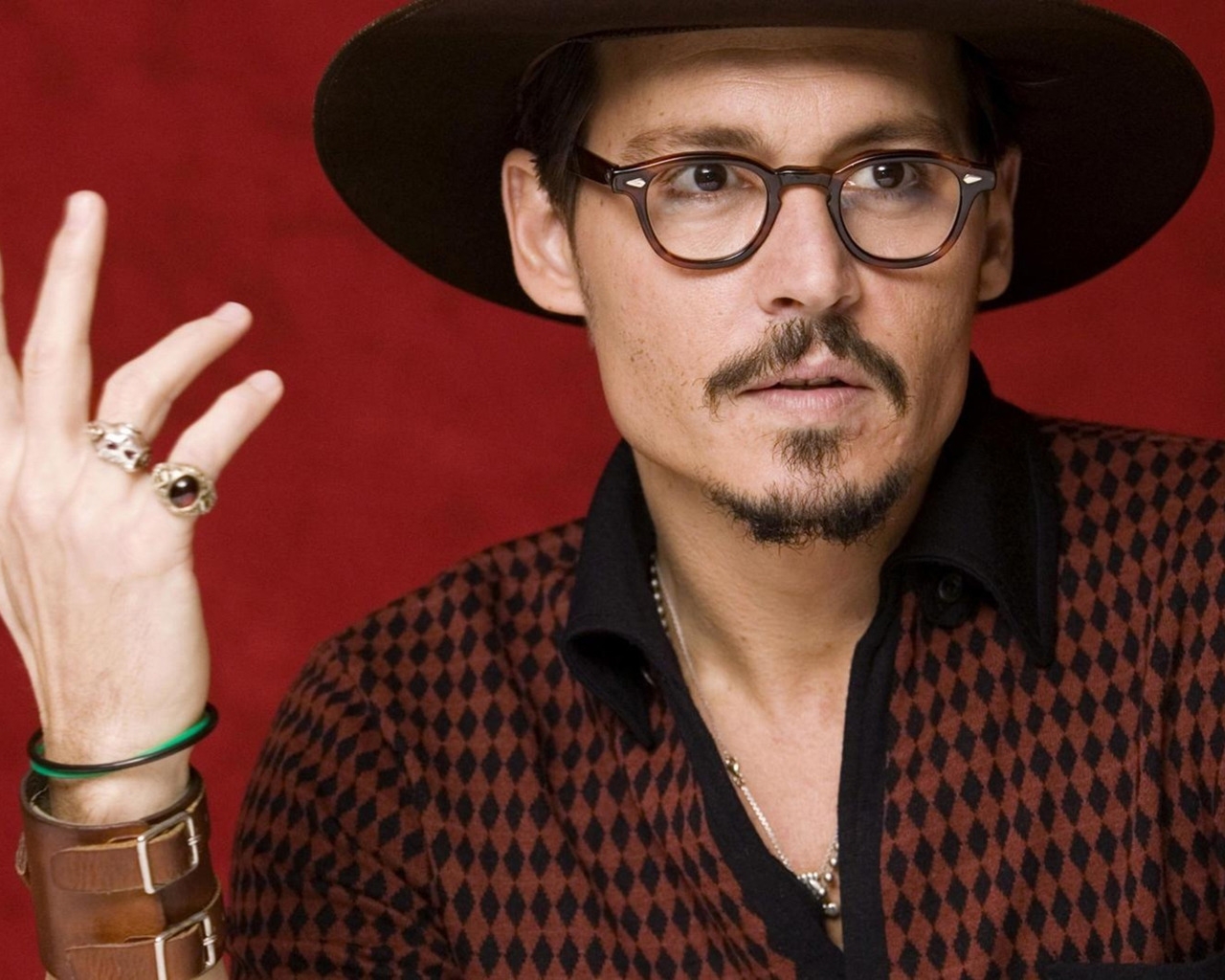 Johnny Depp with Glasses for 1280 x 1024 resolution