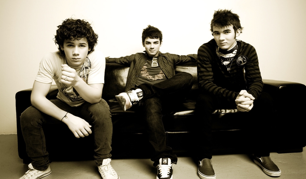 Jonas Brothers Recording Artists for 1024 x 600 widescreen resolution