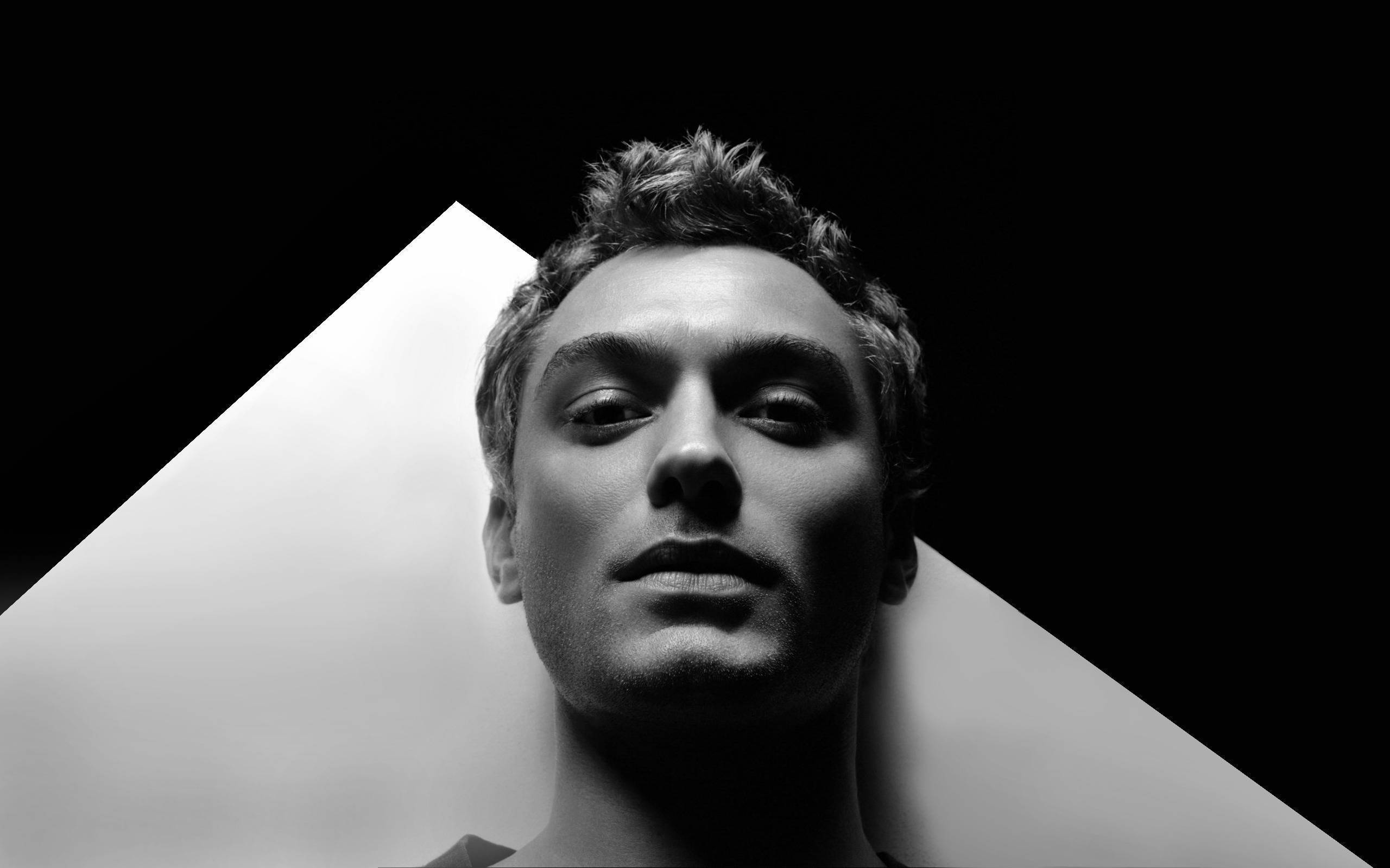 Jude Law Monochrome for 2560 x 1600 widescreen resolution