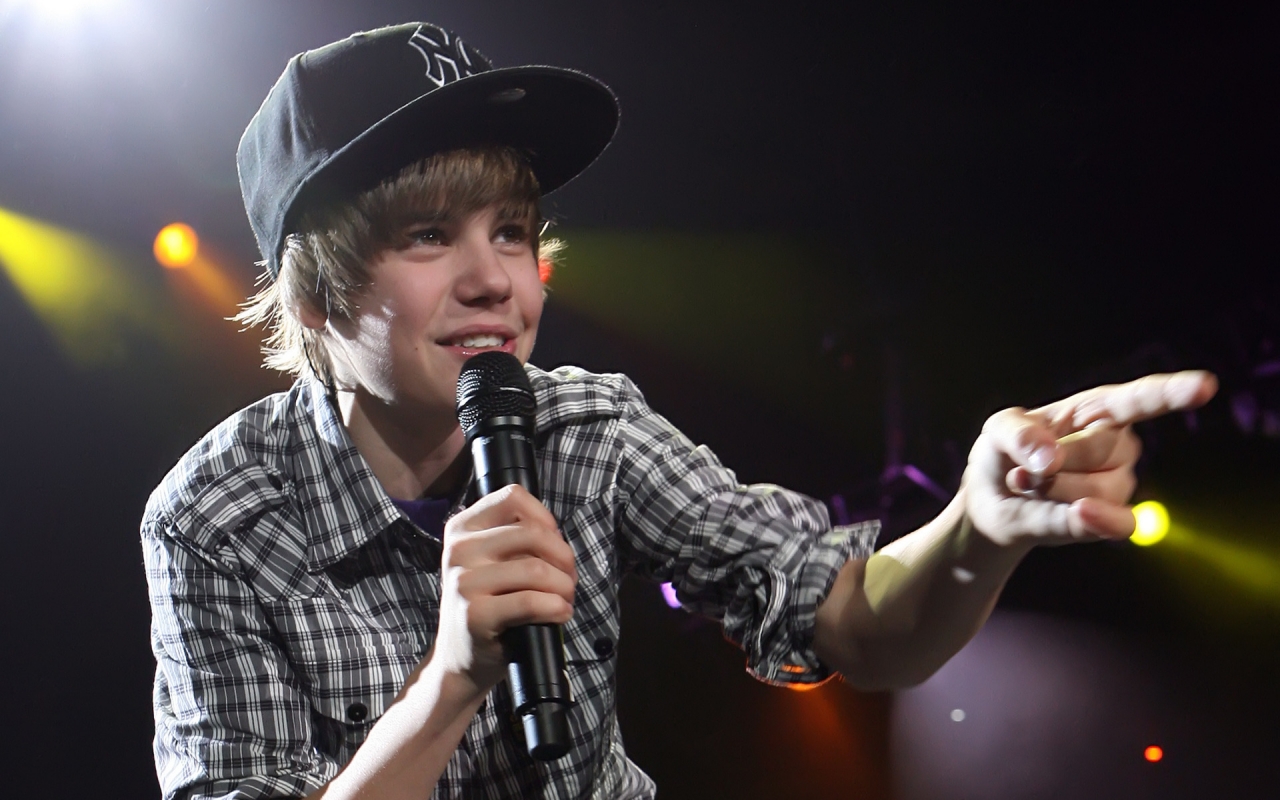Justin Bieber Singing for 1280 x 800 widescreen resolution