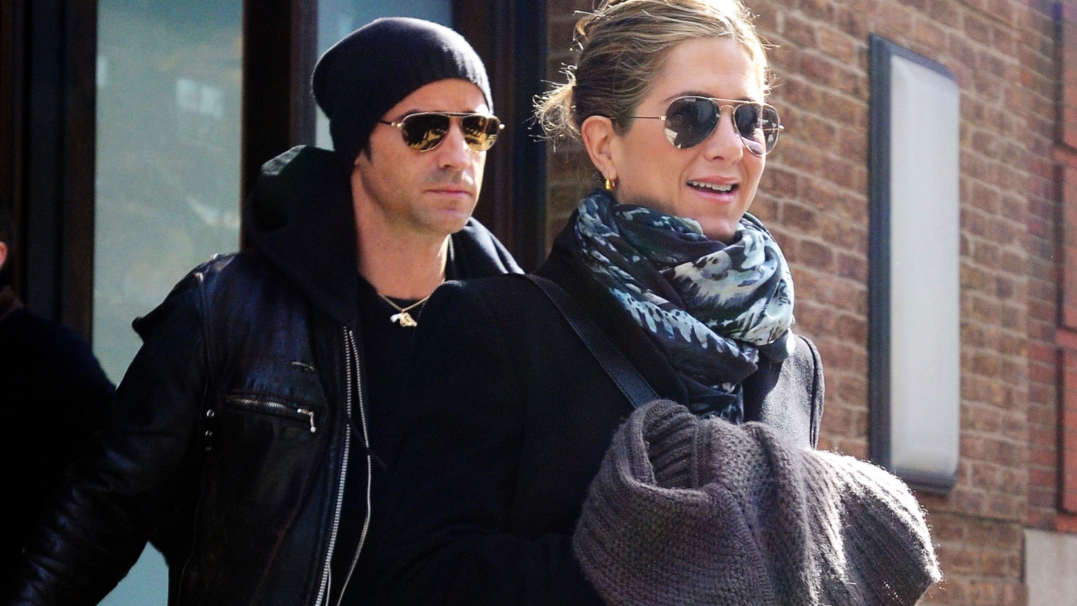 Justin Theroux and Jennifer Aniston for 1536 x 864 HDTV resolution