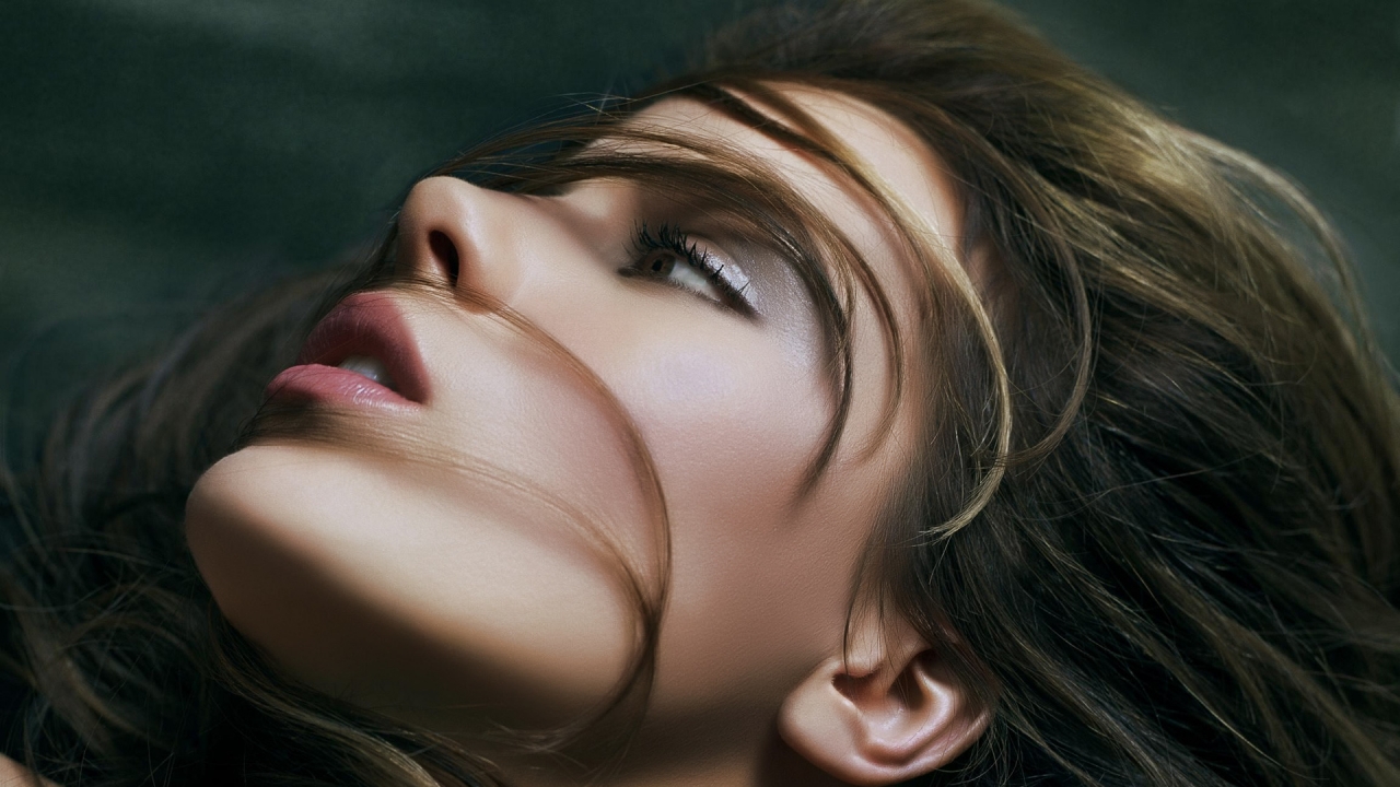 Kate Beckinsale Glamorous for 1280 x 720 HDTV 720p resolution