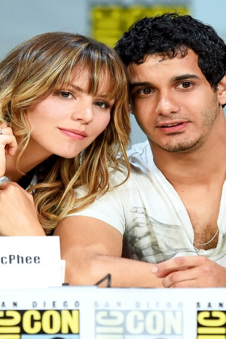 Katharine McPhee and Elyes Gabel for 320 x 480 iPhone resolution