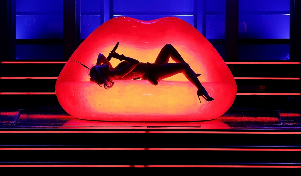 Kylie Minogue Performance  for 1024 x 600 widescreen resolution