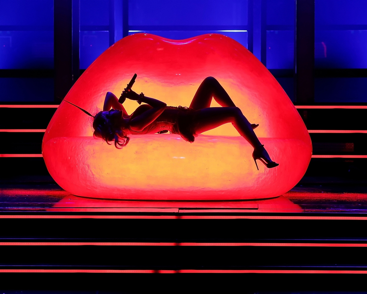 Kylie Minogue Performance  for 1280 x 1024 resolution