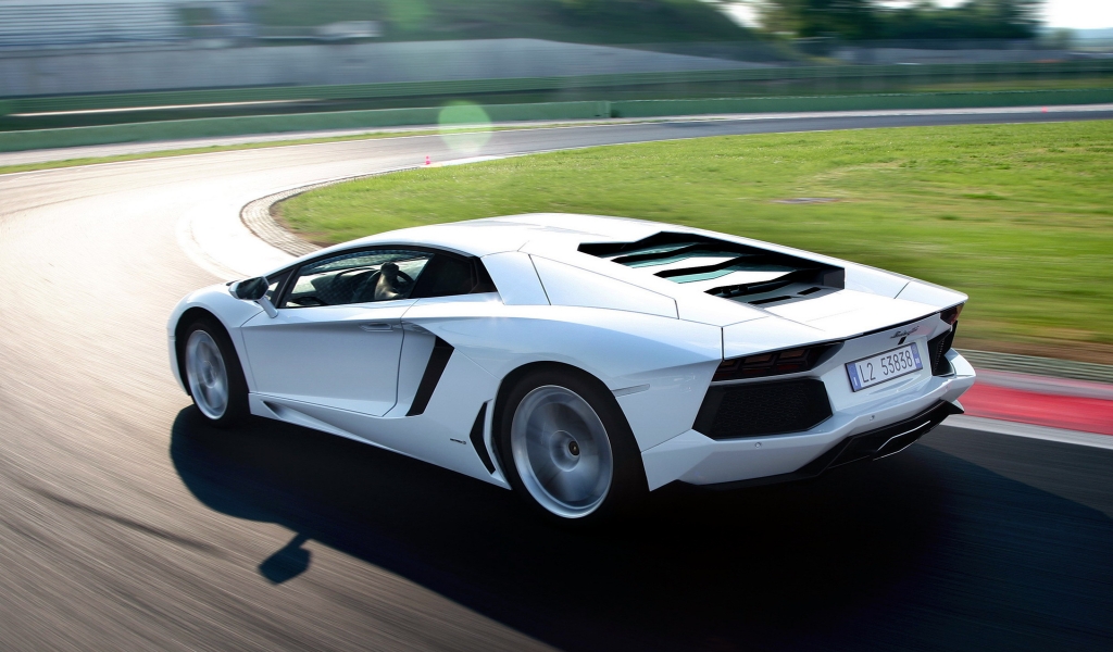 Lamborghini Aventador LP700 for 1024 x 600 widescreen resolution