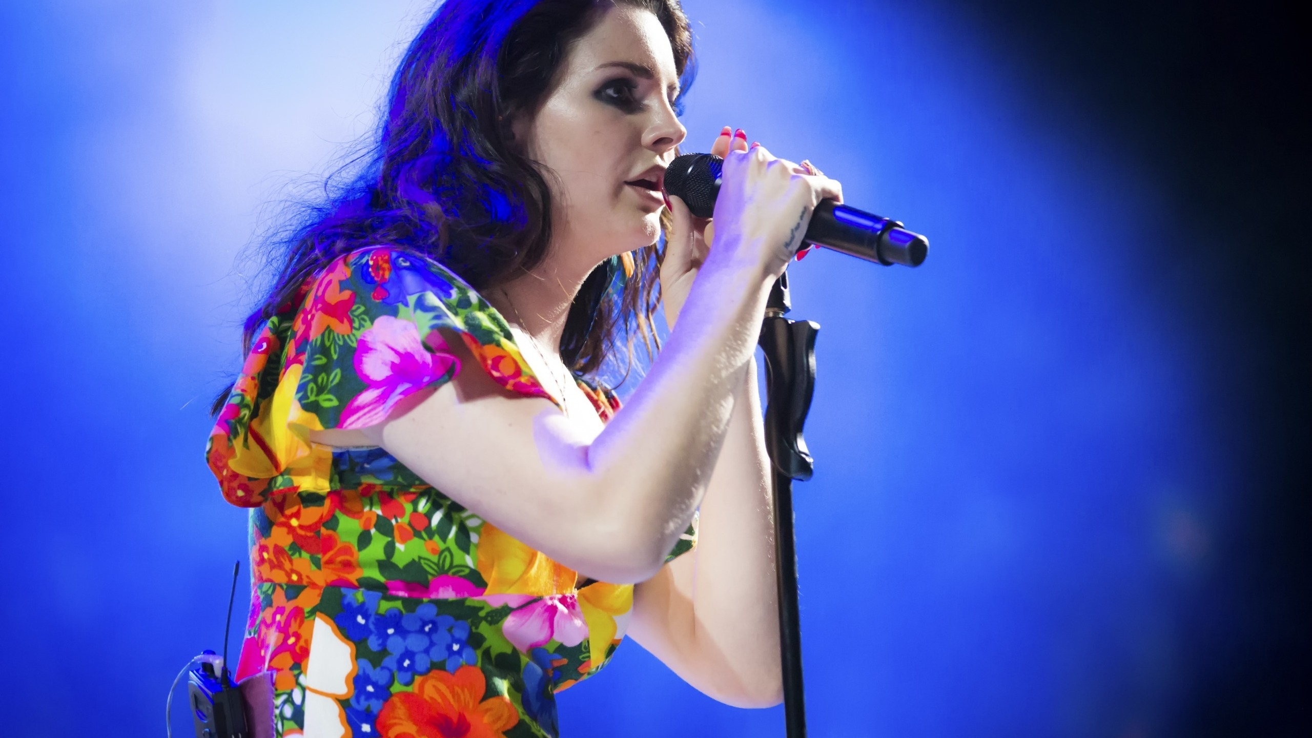 Lana Del Rey Performing Coachella for 2560x1440 HDTV resolution