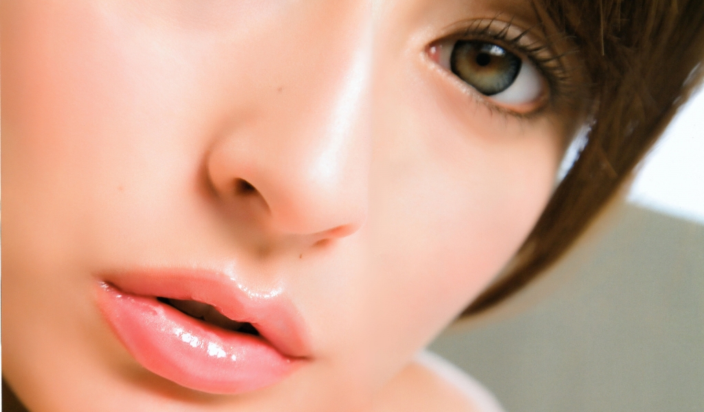 Leah Dizon Close up Face for 1024 x 600 widescreen resolution