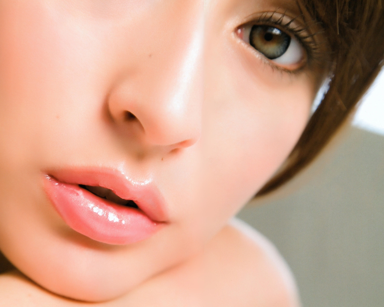 Leah Dizon Close up Face for 1280 x 1024 resolution