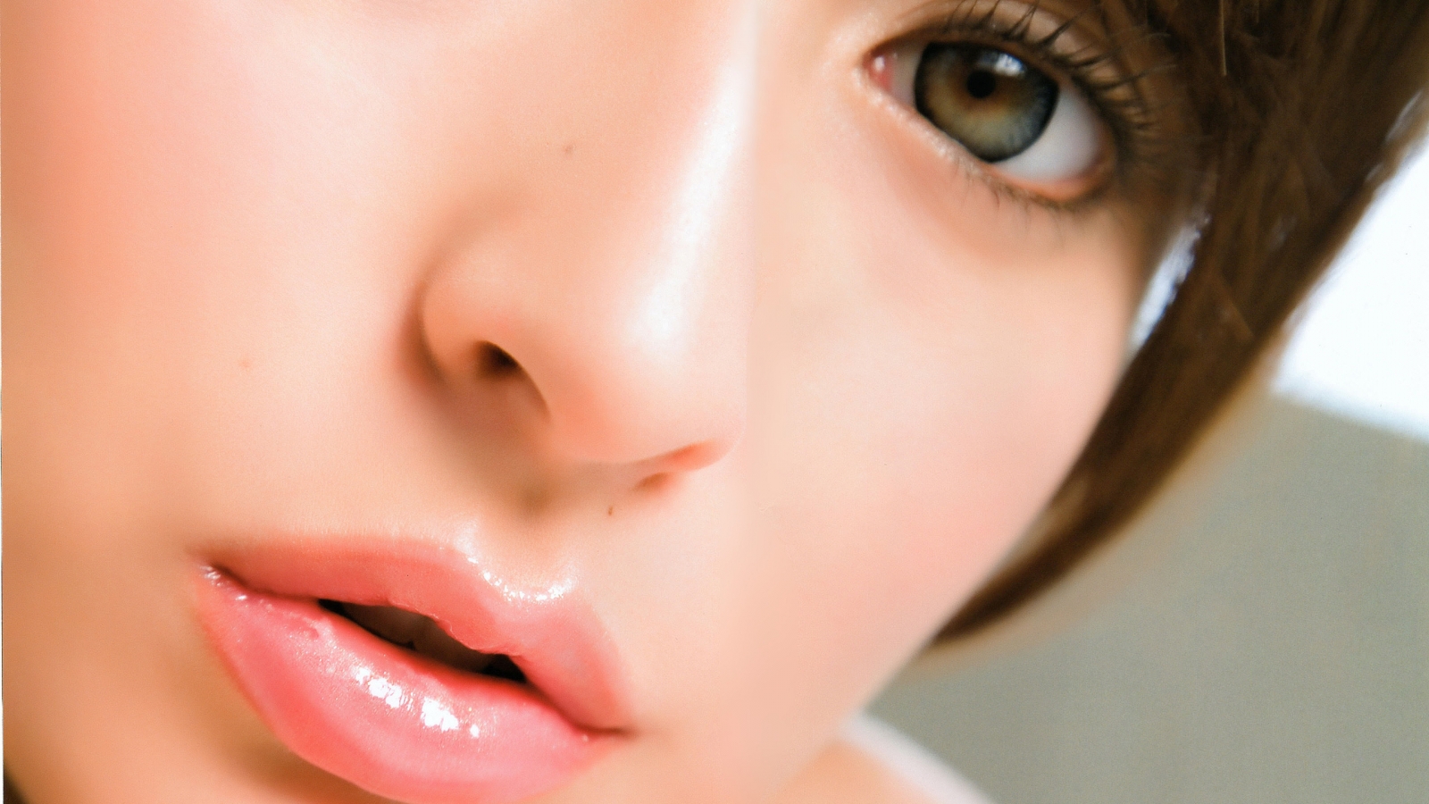 Leah Dizon Close up Face for 1600 x 900 HDTV resolution