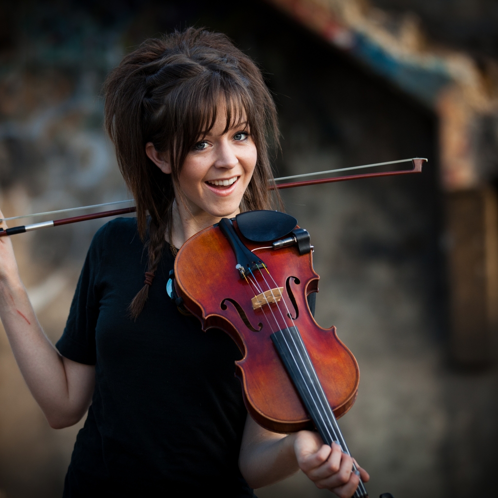 Lindsey Stirling Smile for 1024 x 1024 iPad resolution
