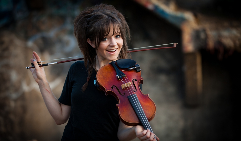 Lindsey Stirling Smile for 1024 x 600 widescreen resolution