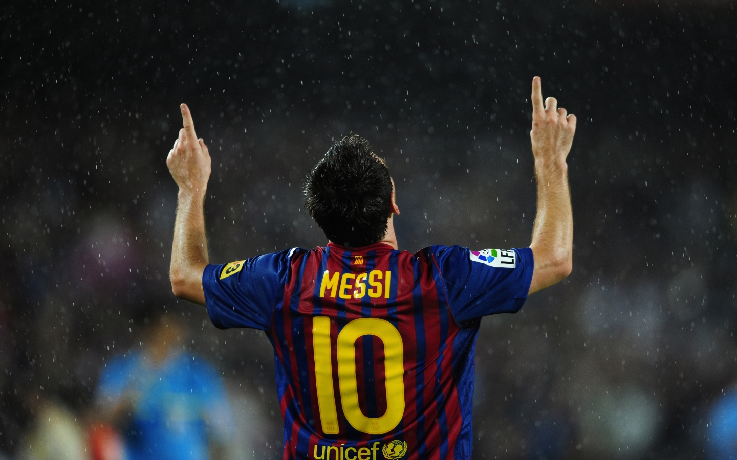 Lionel Messi in Rain for 1440 x 900 widescreen resolution