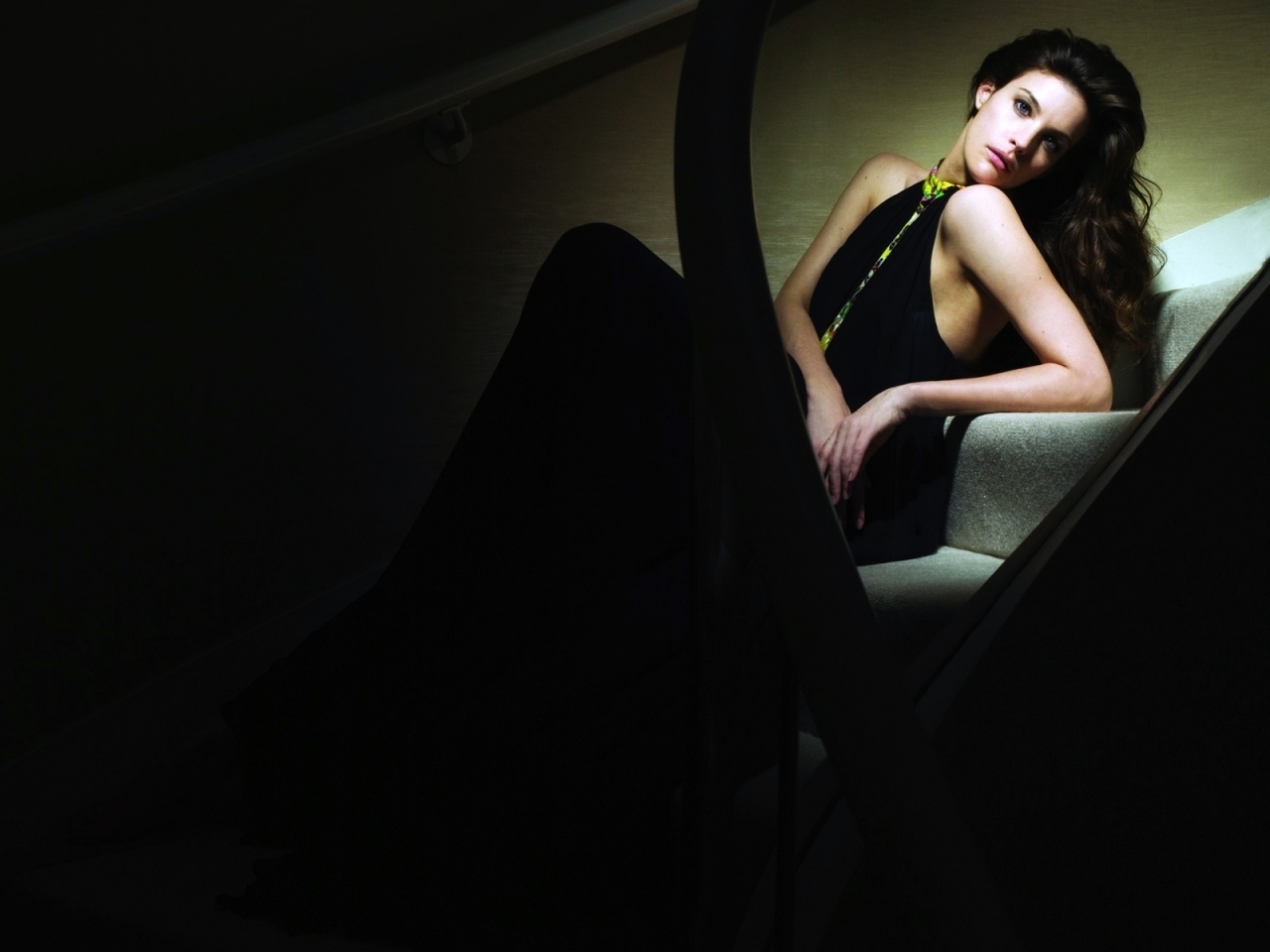 Liv Tyler on The Stairs for 1280 x 960 resolution