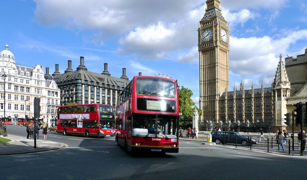 London Buses for 1024 x 600 widescreen resolution