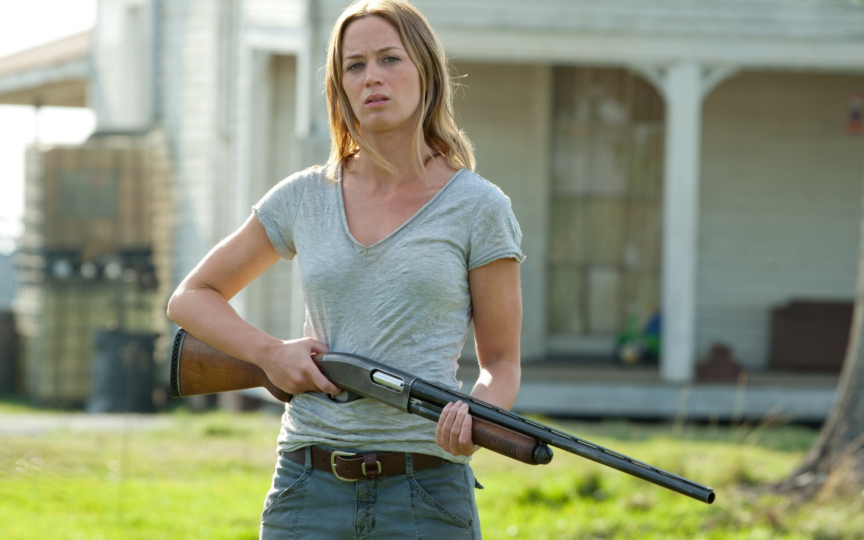 Looper Emily Blunt for 1680 x 1050 widescreen resolution