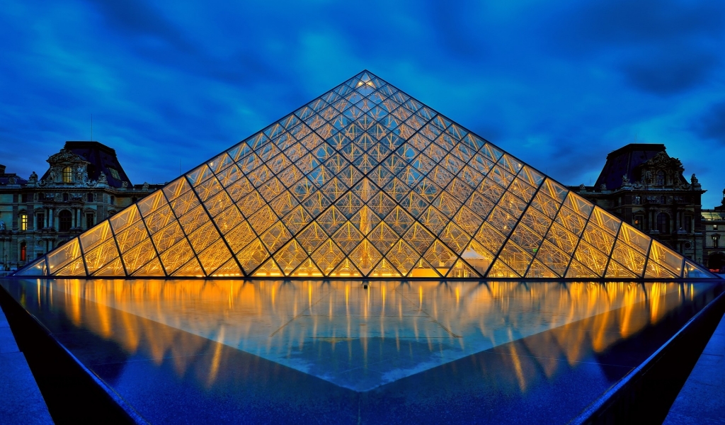 Louvre Museum Pyramid for 1024 x 600 widescreen resolution