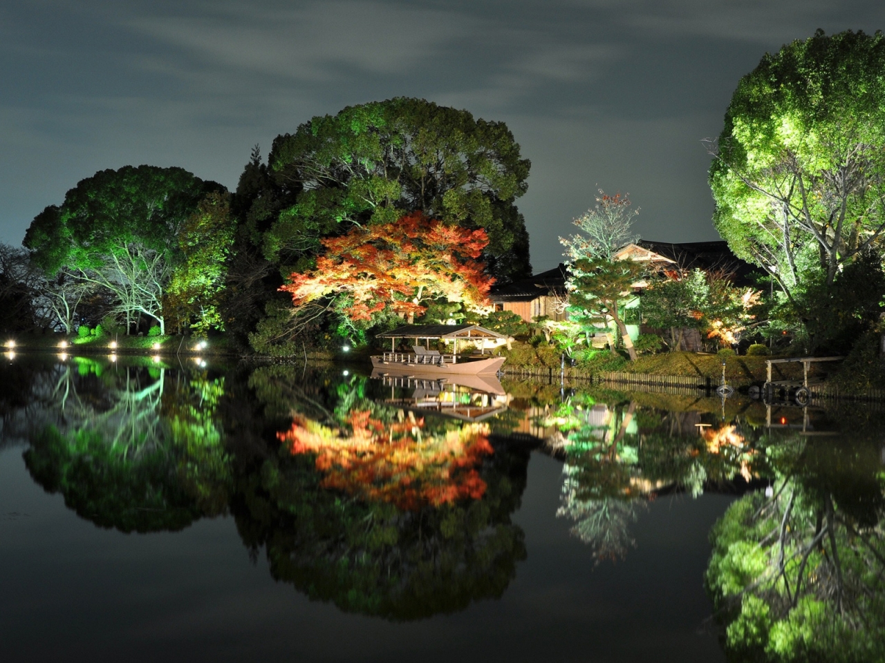 Lovely Night Park Lightning for 1280 x 960 resolution