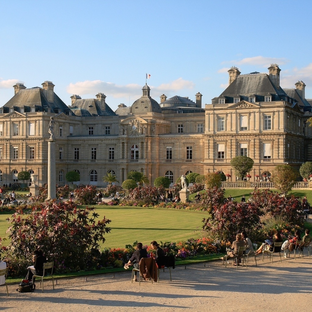 Luxembourg Palace Paris for 1024 x 1024 iPad resolution
