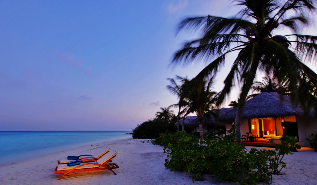 Luxury Beach Resort for 1024 x 600 widescreen resolution
