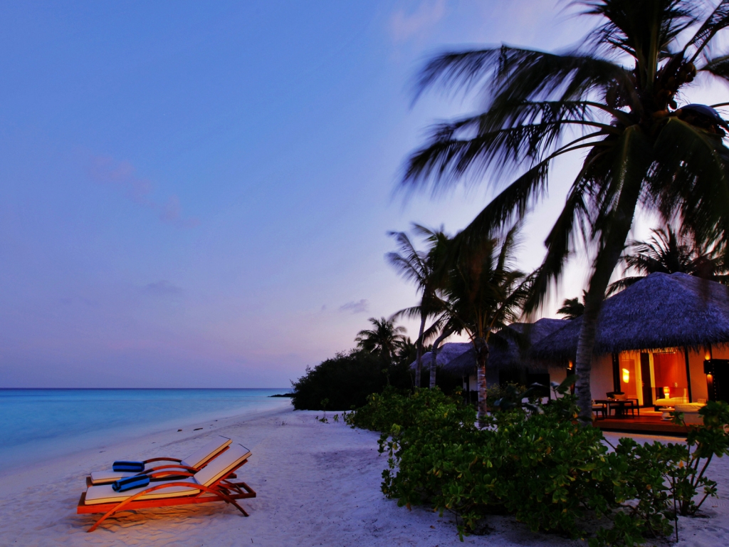 Luxury Beach Resort for 1024 x 768 resolution