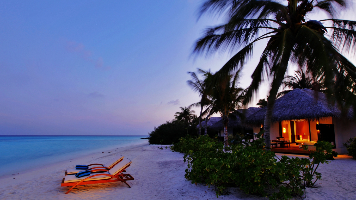 Luxury Beach Resort for 1366 x 768 HDTV resolution