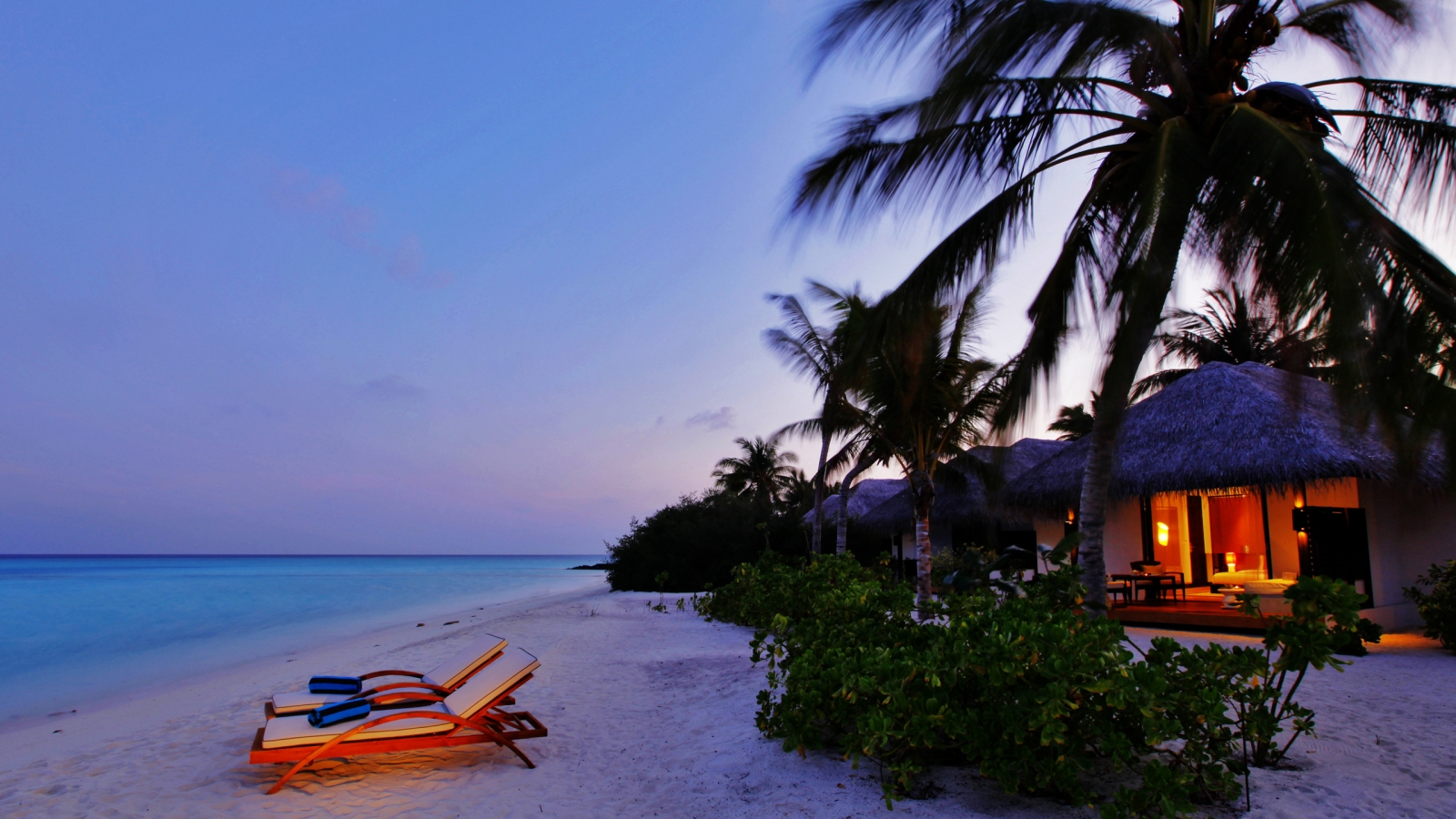 Luxury Beach Resort for 1600 x 900 HDTV resolution