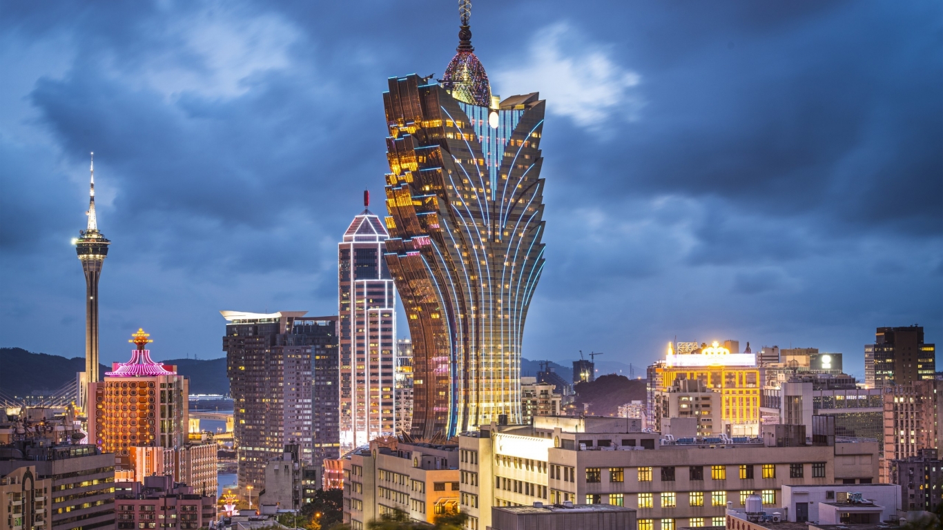 Macau Grand Lisboa Hotel for 1366 x 768 HDTV resolution