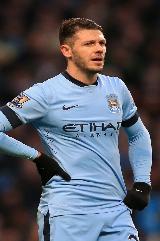 Martin Demichelis Football Player for 640 x 960 iPhone 4 resolution