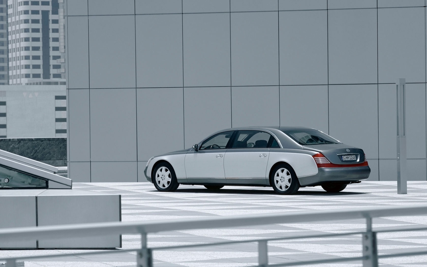 Maybach 62 Outside Left Front 3 for 1680 x 1050 widescreen resolution
