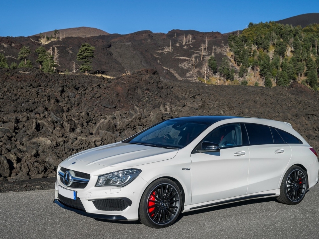 Mercedes Benz CLA 45 AMG for 1024 x 768 resolution