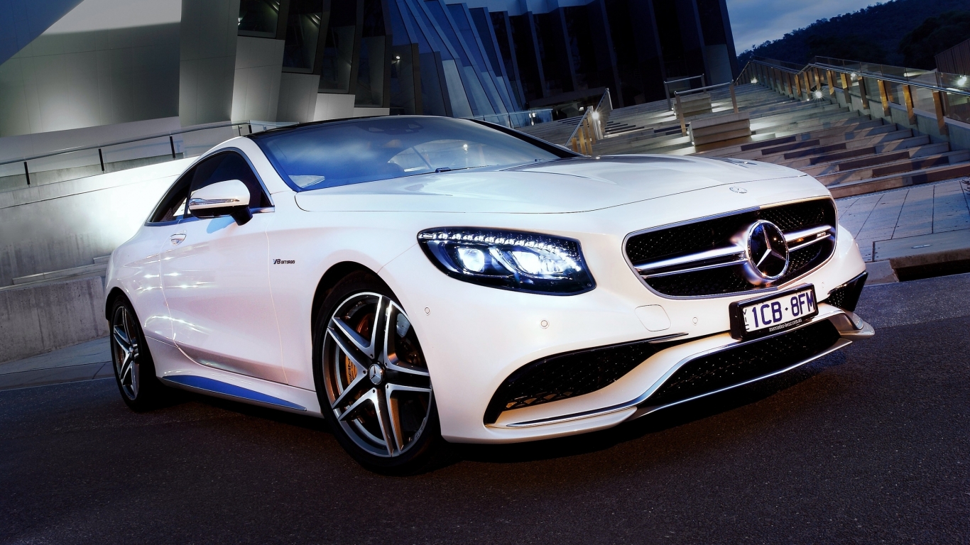 Mercedes Benz S63 AMG 2015 for 1366 x 768 HDTV resolution