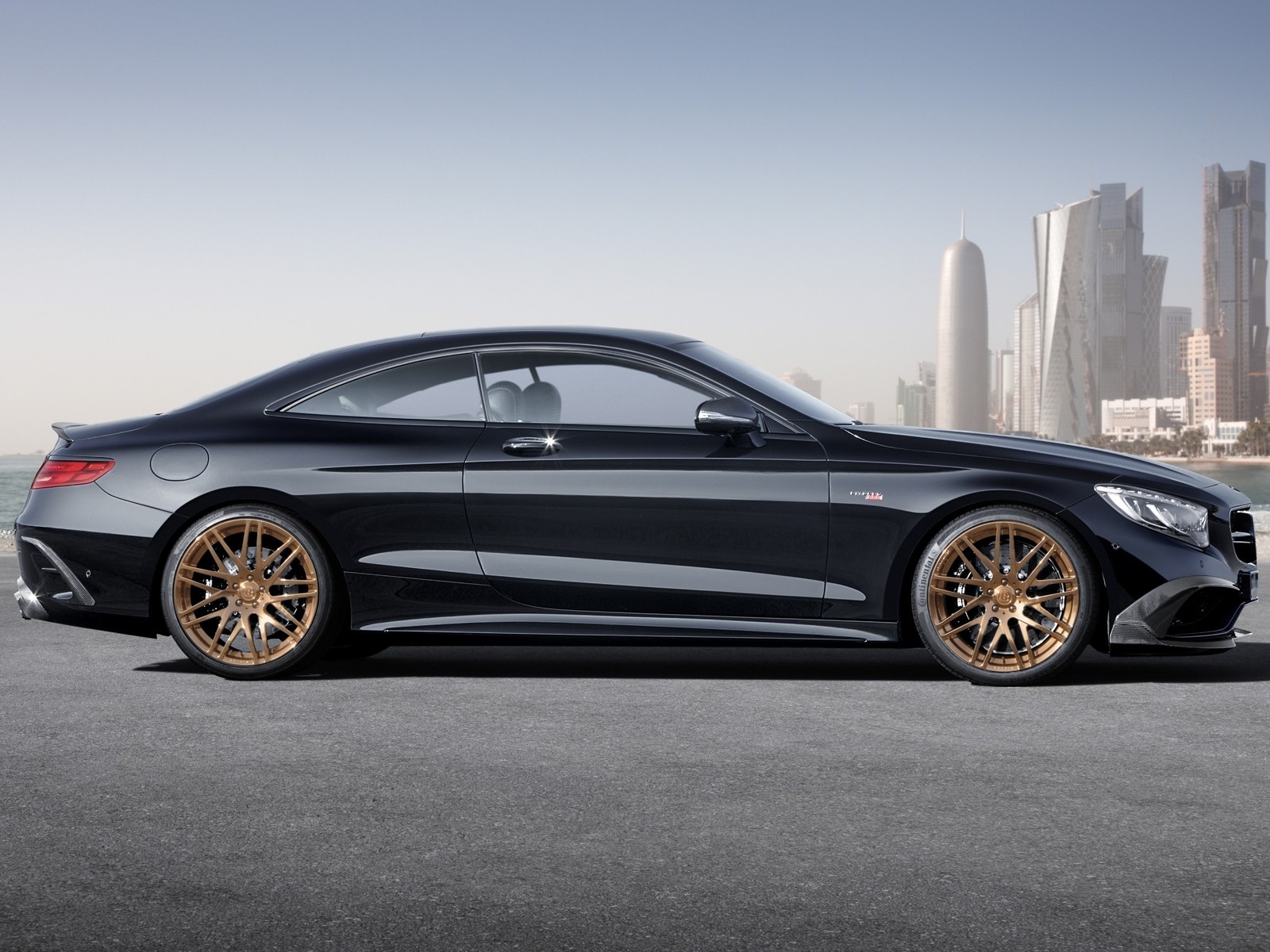 Mercedes Benz S63 AMG Brabus Side View for 1600 x 1200 resolution