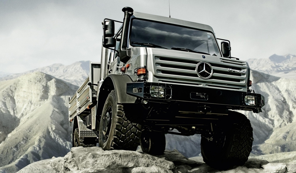 Mercedes Benz Unimog U5000 Truck for 1024 x 600 widescreen resolution