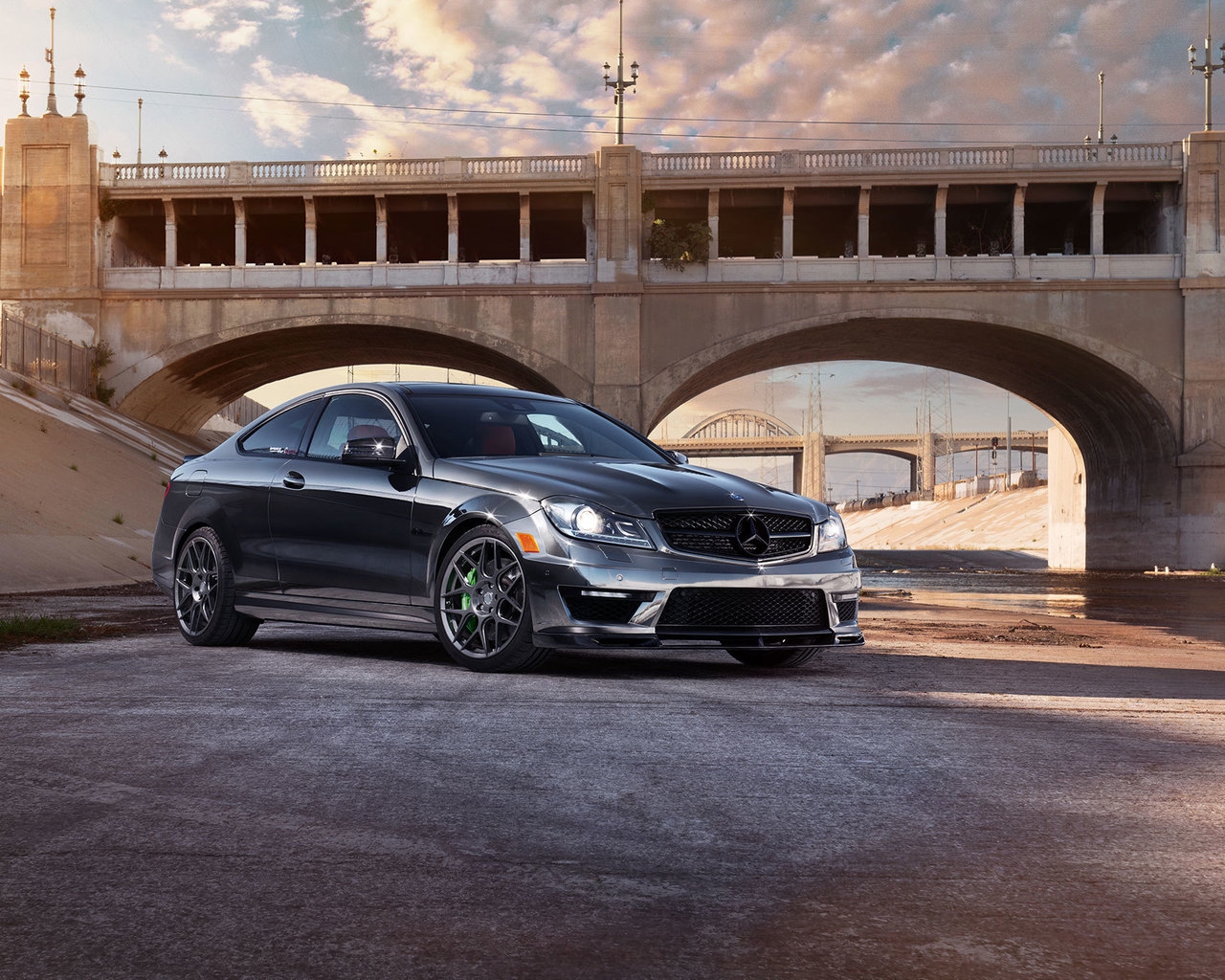 Mercedes C63 AMG for 1280 x 1024 resolution